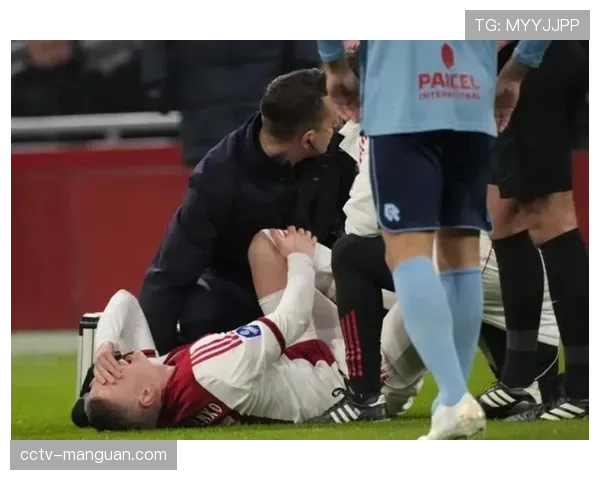 阿贾克斯后卫津琴科膝盖重伤赛季报销，将接受手术治疗